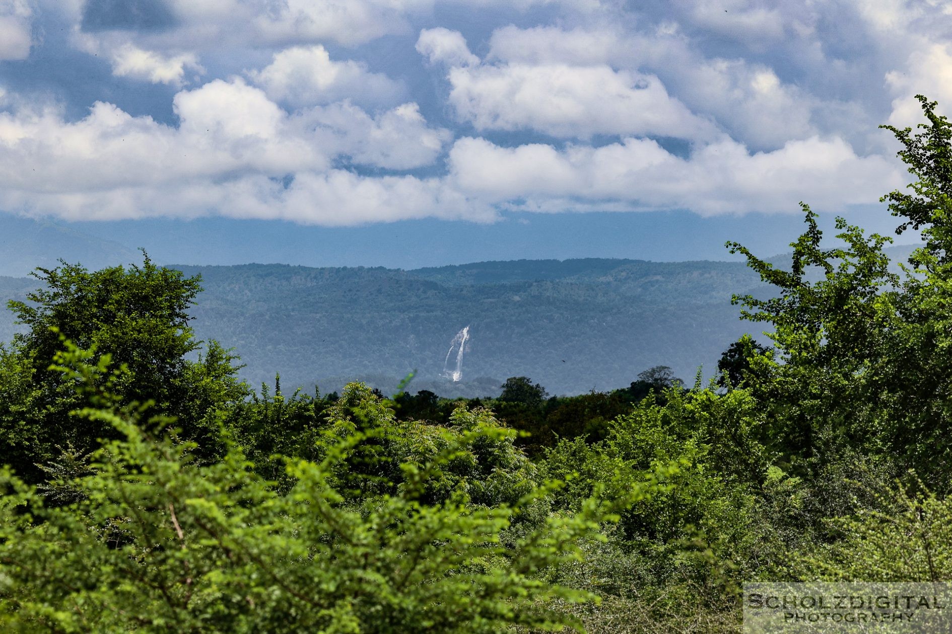 Wasserfall in der Ferne