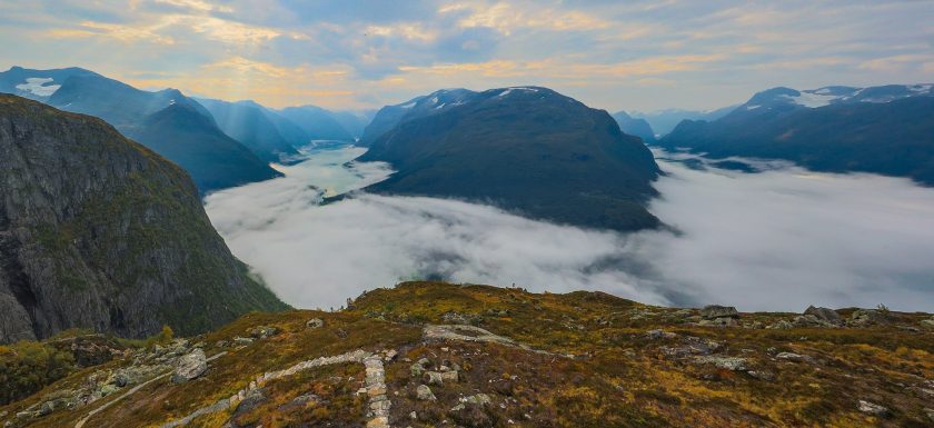 Lovatnet Norwegen mit Blick auf den Innvikfjorden