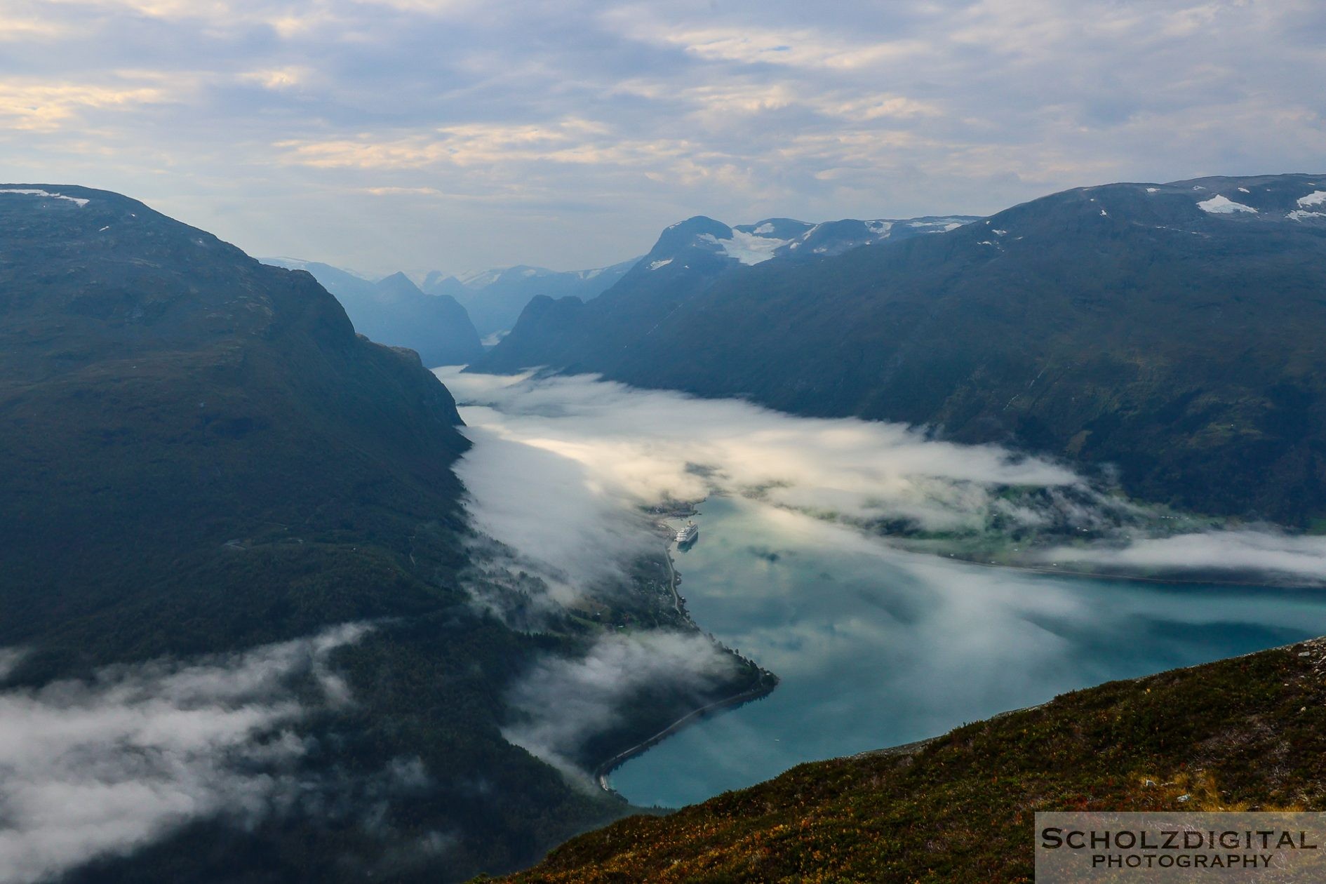 Norwegen mit Blick auf den Innvikfjorden