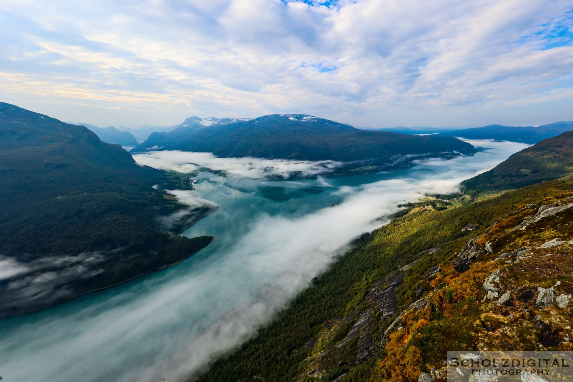 Lovatnet Norwegen mit Blick auf den Innvikfjorden