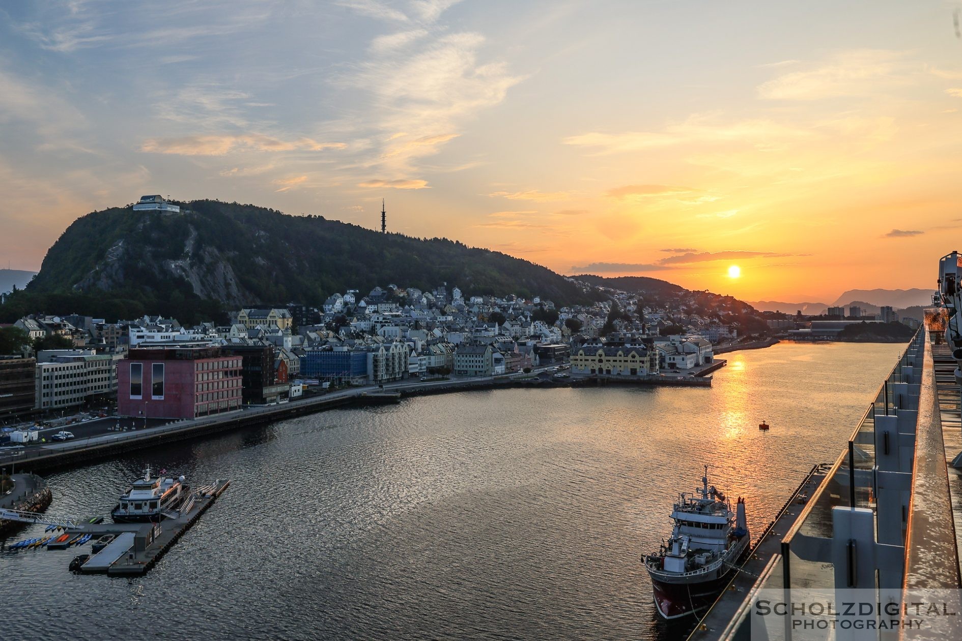 Sonnenaufgang in Alesund